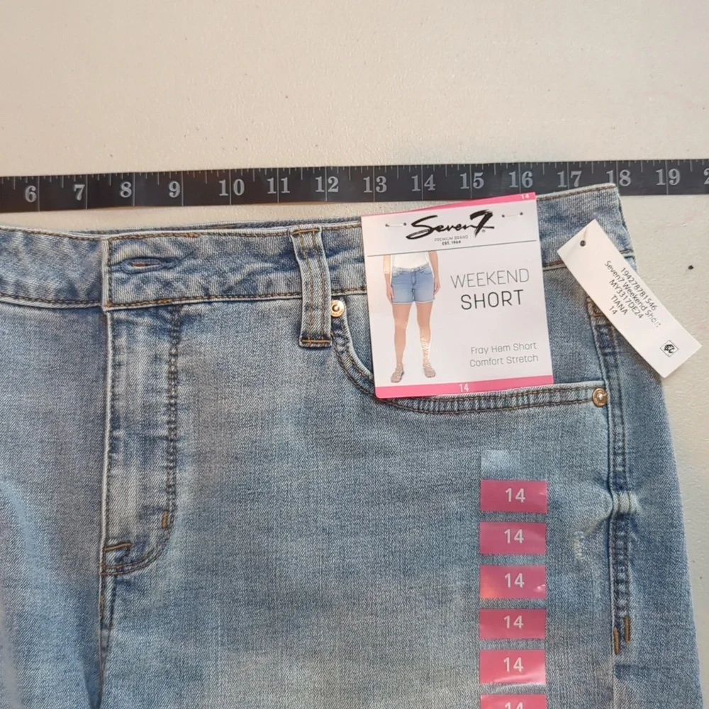 Seven7, Weekend Shorts, Light wash Jeans. Sz 14 - Picture 5 of 10